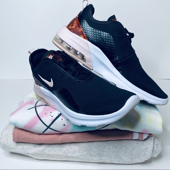nike air max motion 2 black and peach